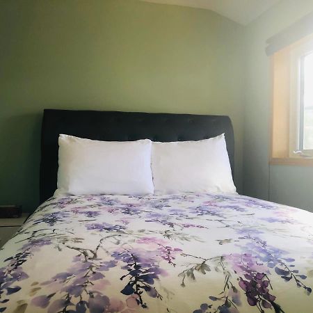 Midnight Sun Vacation Home Whitehorse Bagian luar foto