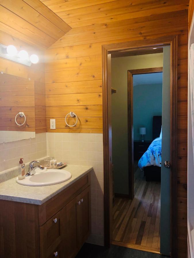 Midnight Sun Vacation Home Whitehorse Bagian luar foto