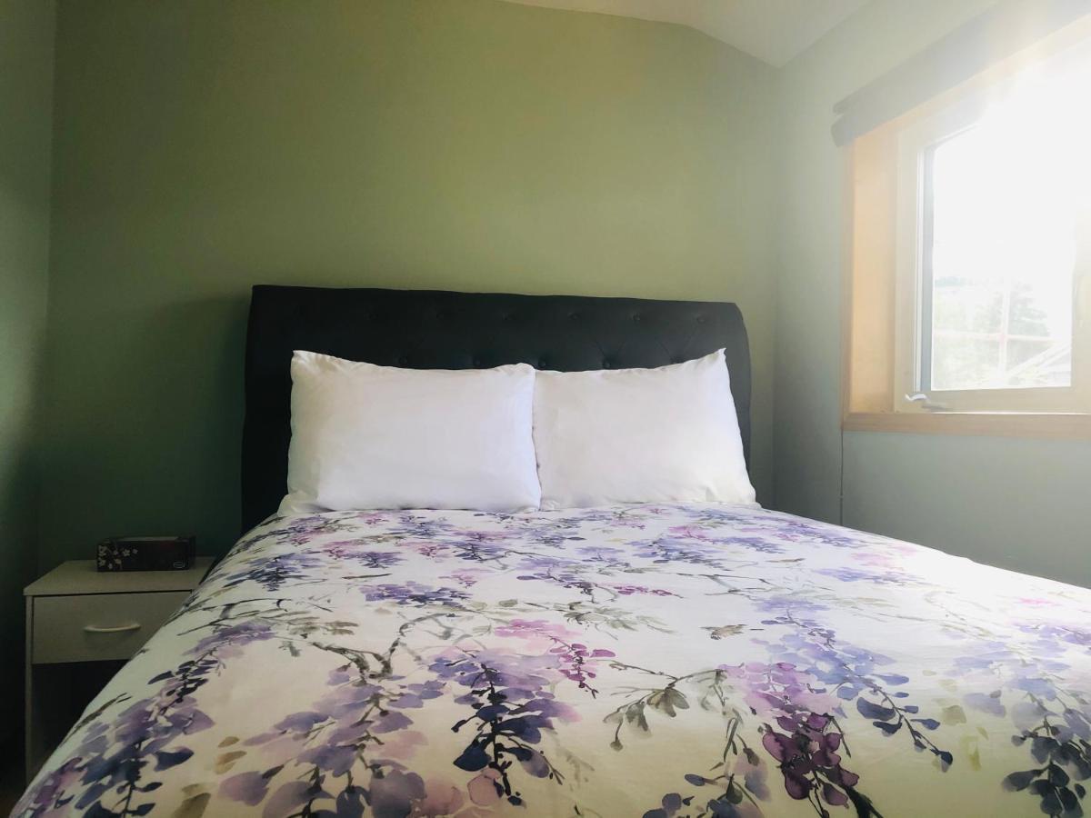 Midnight Sun Vacation Home Whitehorse Bagian luar foto
