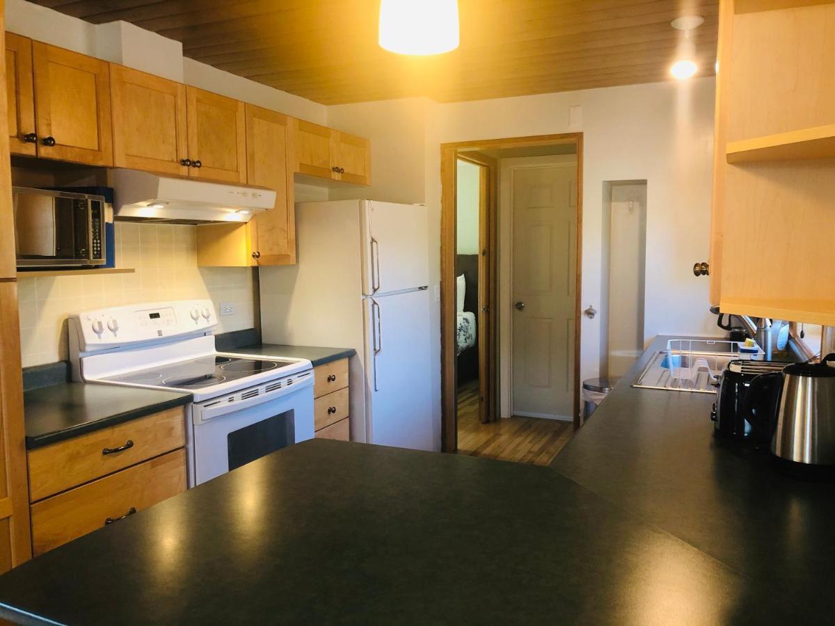 Midnight Sun Vacation Home Whitehorse Bagian luar foto