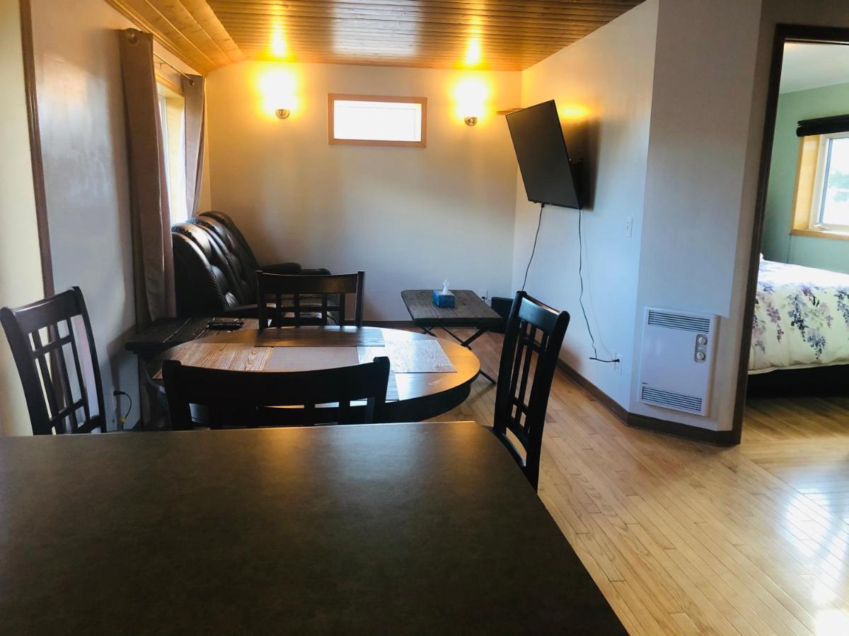 Midnight Sun Vacation Home Whitehorse Bagian luar foto
