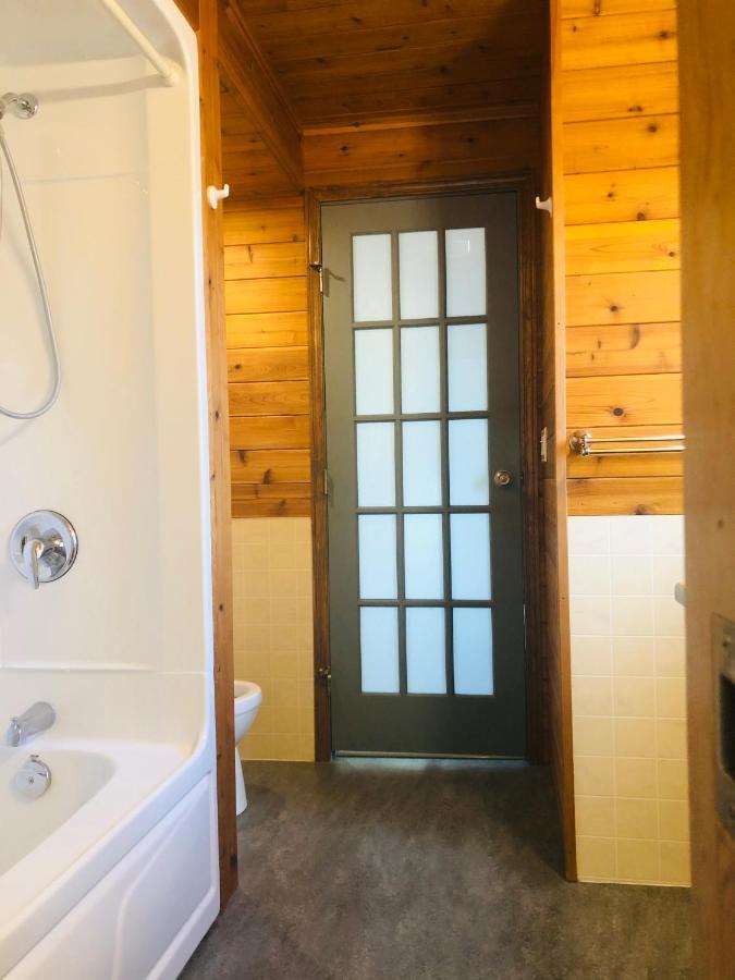 Midnight Sun Vacation Home Whitehorse Bagian luar foto