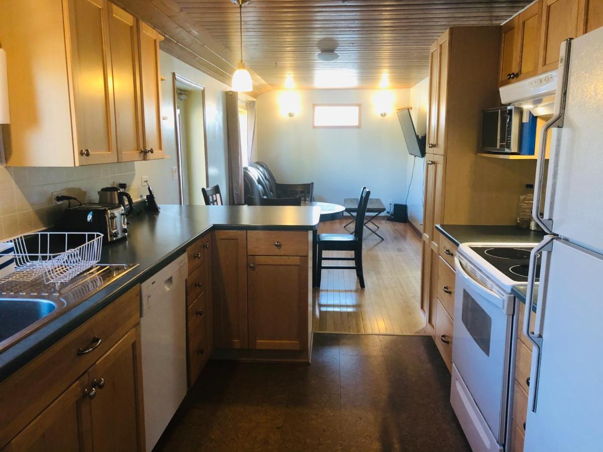Midnight Sun Vacation Home Whitehorse Bagian luar foto