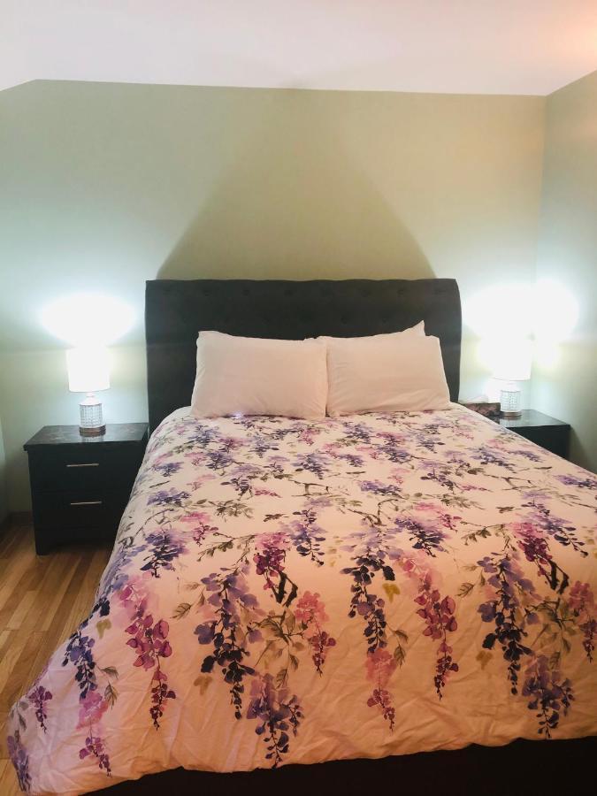 Midnight Sun Vacation Home Whitehorse Bagian luar foto