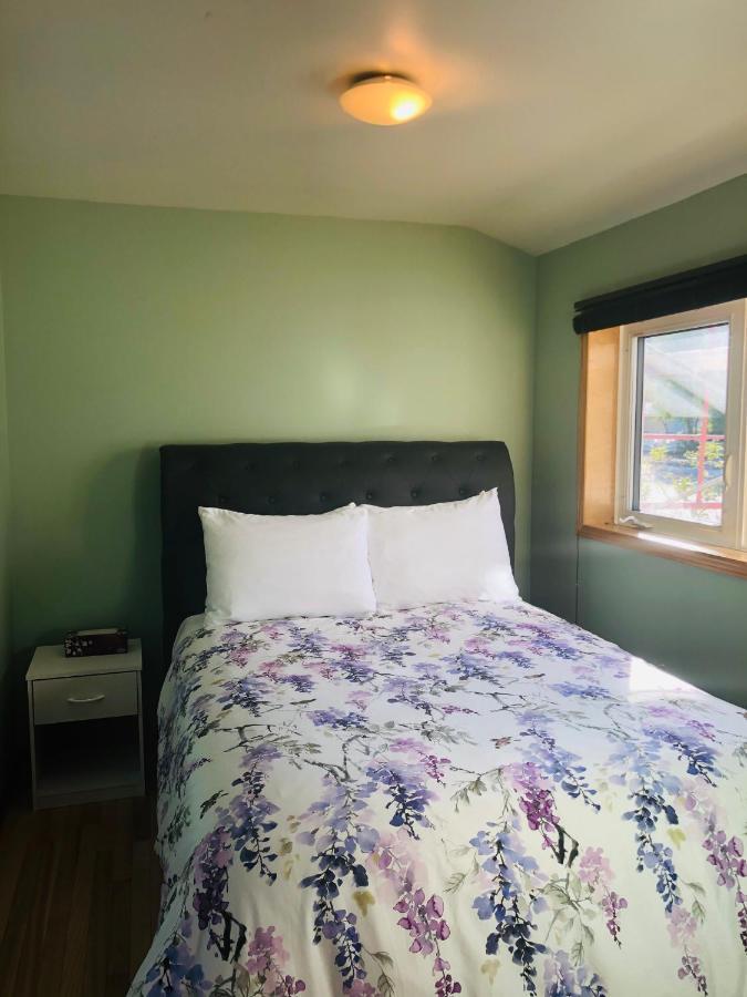 Midnight Sun Vacation Home Whitehorse Bagian luar foto